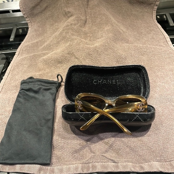 Gorgeous Chanel Sunglasses 🕶️ - Picture 2 of 12